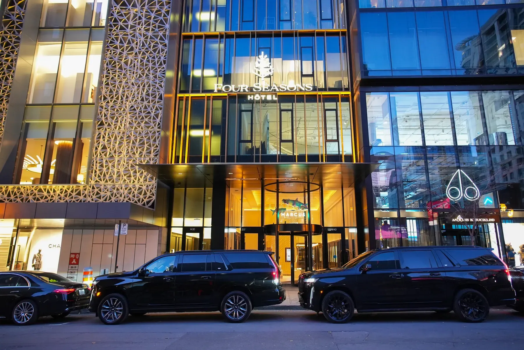 سيارات VIP مونتريال مع سائق خاص